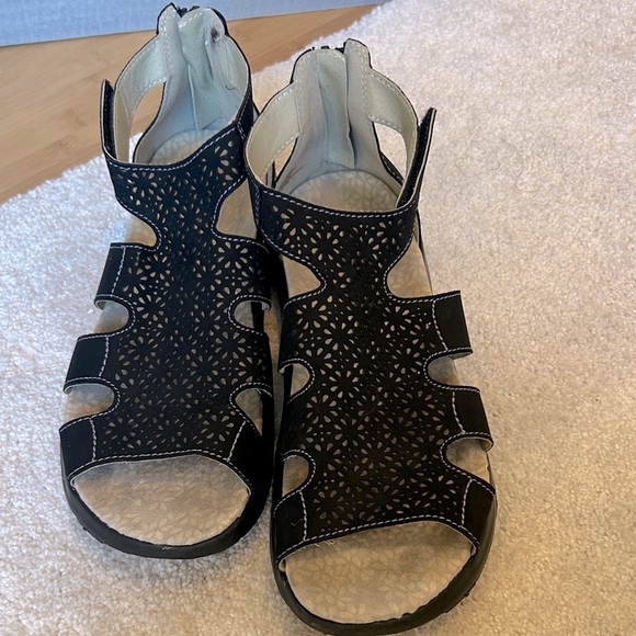 JBU By JAMBU TORRY Gladiator Wedge Black Cutout Sandals, Women’s Size 8.5. - Picture 2 of 7